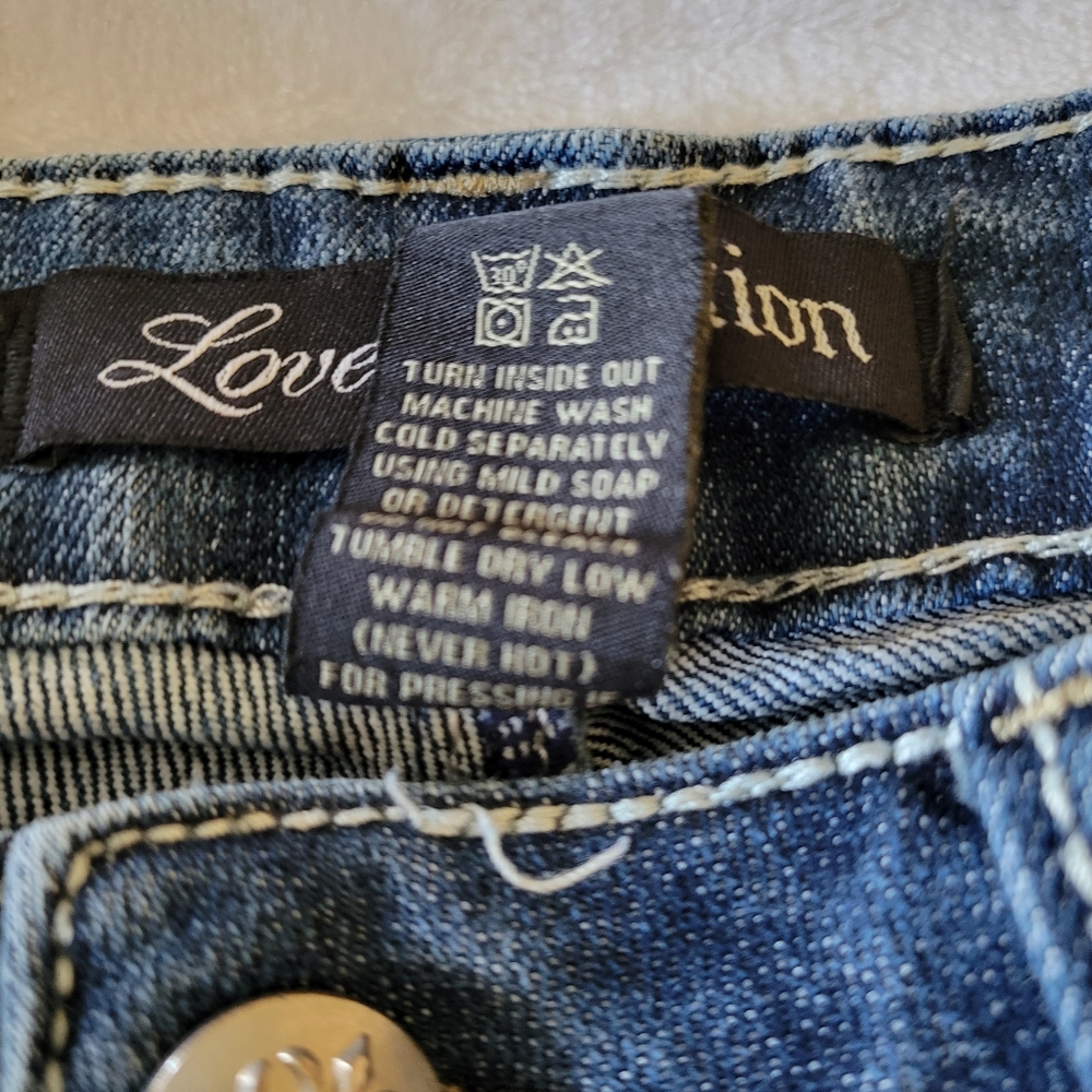 Love Nation Bermuda Shorts - Picture 5 of 8